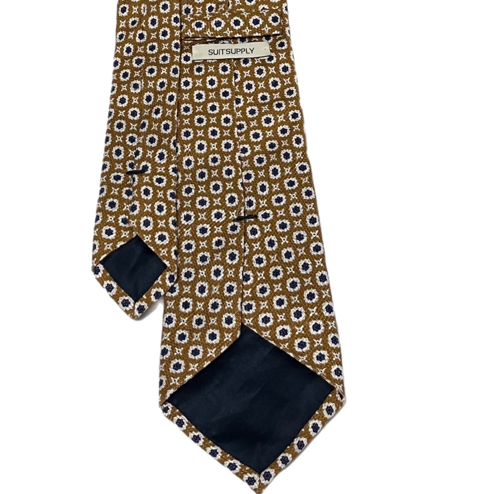 SuitSupply Mens necktie, 3” width 58” length.